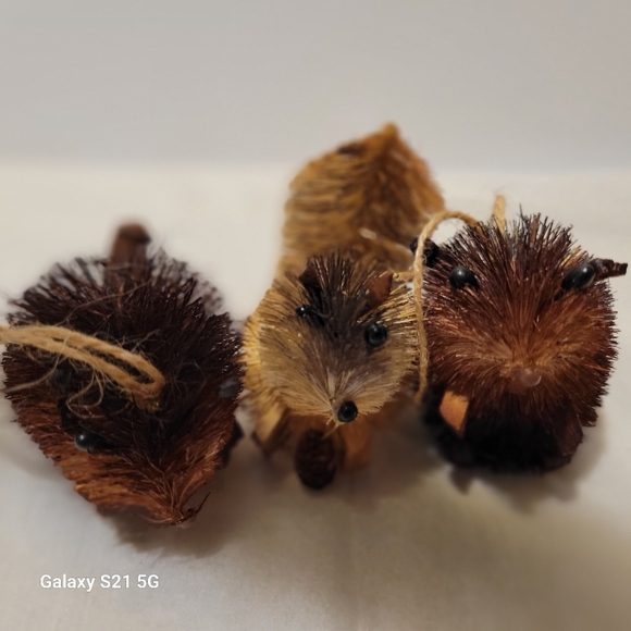 3 Christmas Ornaments Woodland Bottle Brush 2 Beavers 1 Squirrel - Picture 4 of 4